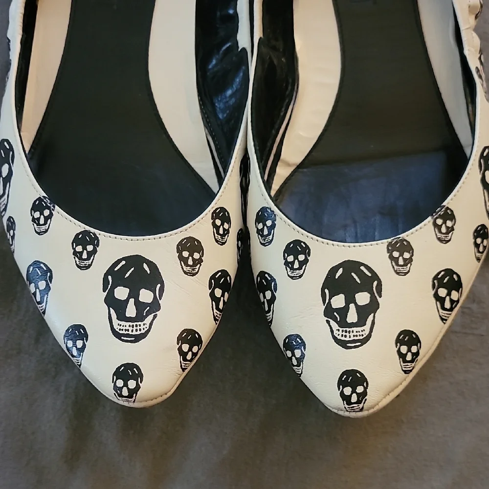 Alexander McQueen Women's Flats - Picture 5 of 9